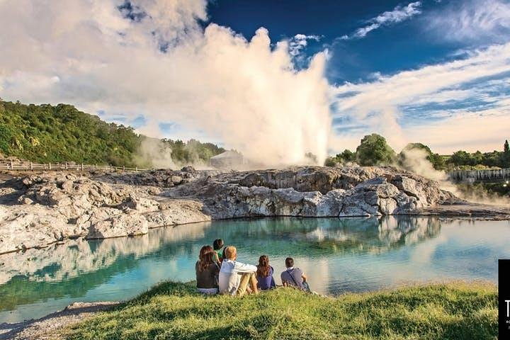 Experience the geothermal wonders of Rotorua where bubbling mud pools and the majestic Pohutu Geyser create unforgettable memories against a picturesque backdrop. Adventure awaits in New Zealand!